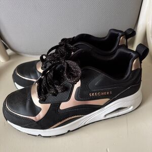 Sketchers LA Air Cooled Memory Foam Blk/Rose Gold Trim Big Girl's 3.5 Sneakers